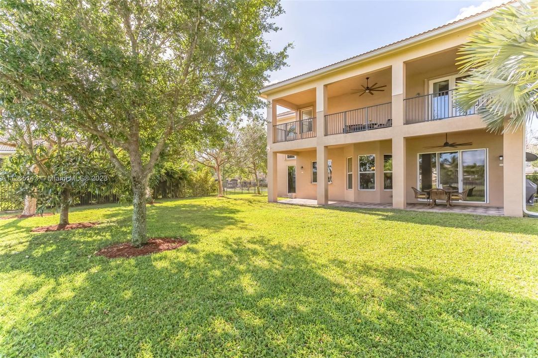 Recently Sold: $980,000 (5 beds, 3 baths, 3337 Square Feet)