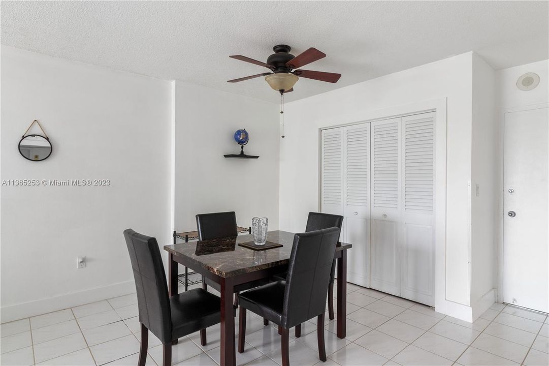 Recently Sold: $265,000 (1 beds, 1 baths, 697 Square Feet)