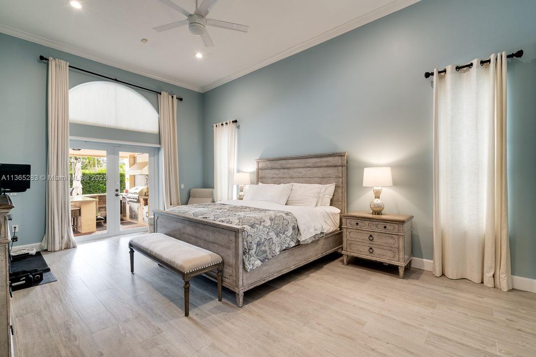 Vendido Recientemente: $1,350,000 (4 camas, 3 baños, 2889 Pies cuadrados)