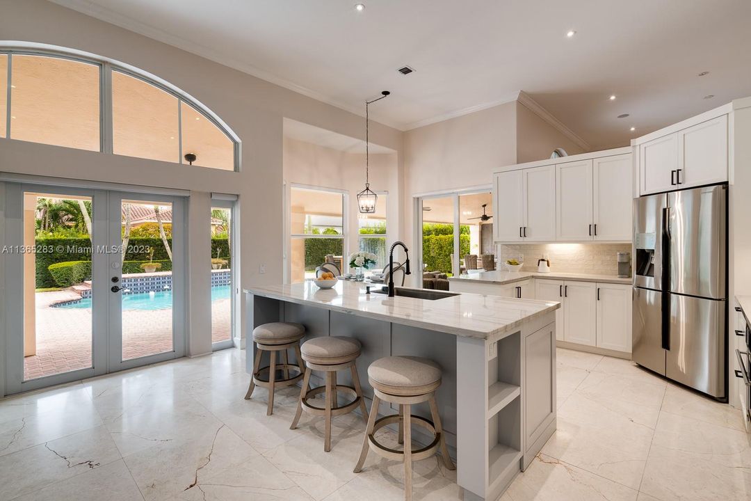 Vendido Recientemente: $1,350,000 (4 camas, 3 baños, 2889 Pies cuadrados)