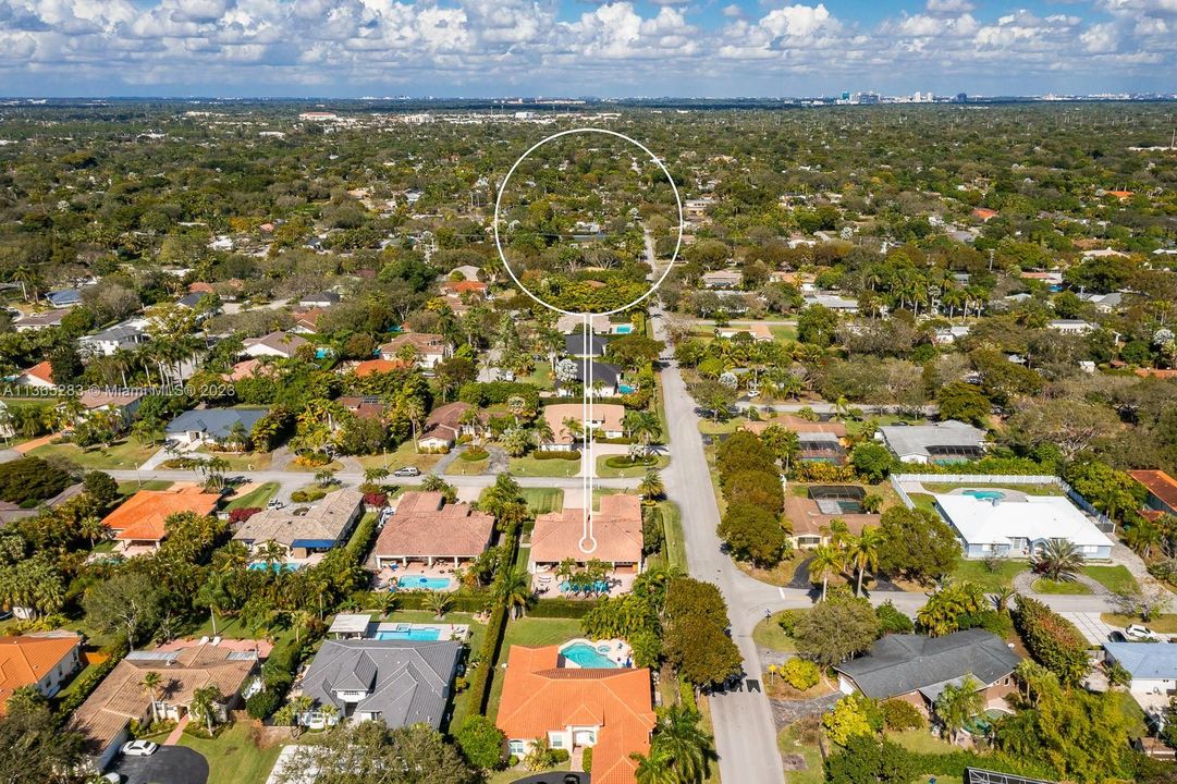 Vendido Recientemente: $1,350,000 (4 camas, 3 baños, 2889 Pies cuadrados)