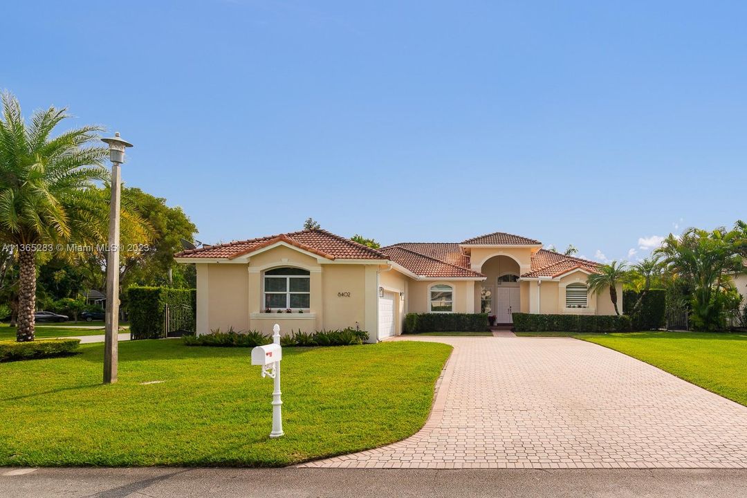 Vendido Recientemente: $1,350,000 (4 camas, 3 baños, 2889 Pies cuadrados)