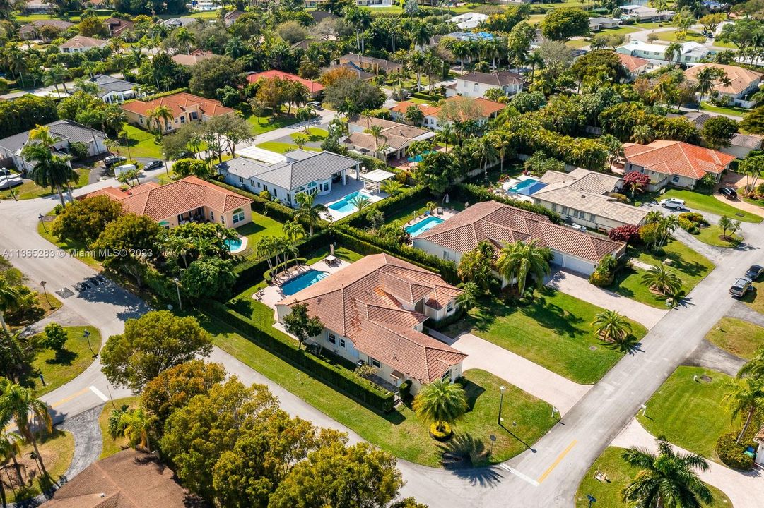 Vendido Recientemente: $1,350,000 (4 camas, 3 baños, 2889 Pies cuadrados)