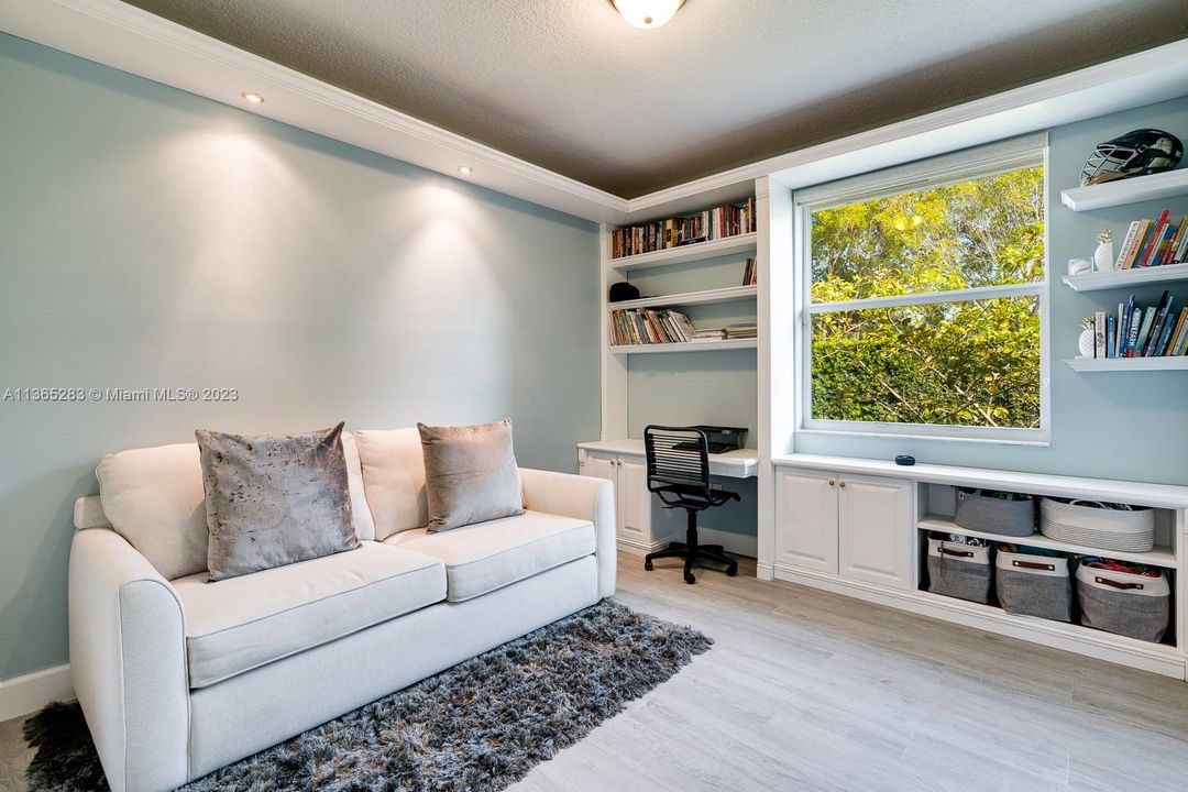 Vendido Recientemente: $1,350,000 (4 camas, 3 baños, 2889 Pies cuadrados)