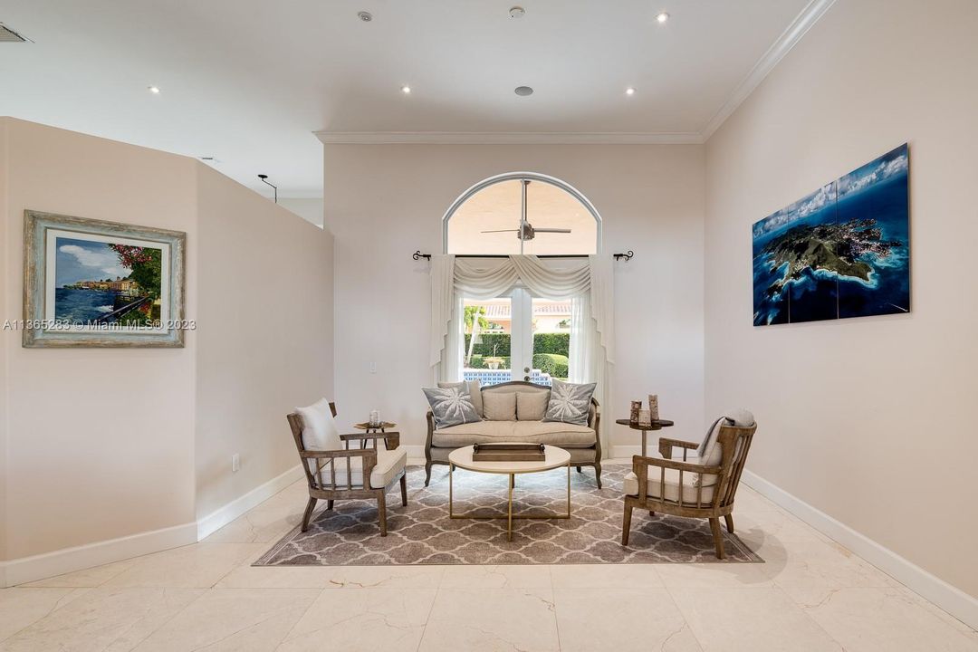 Vendido Recientemente: $1,350,000 (4 camas, 3 baños, 2889 Pies cuadrados)