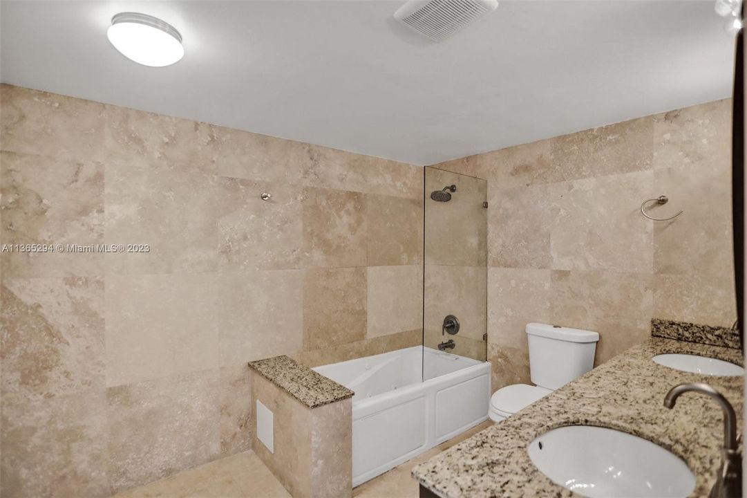 Recently Sold: $475,000 (1 beds, 1 baths, 1012 Square Feet)