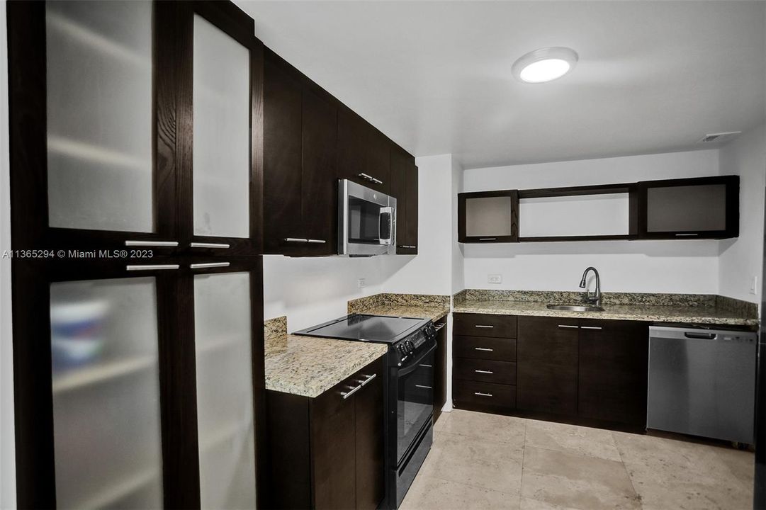 Recently Sold: $475,000 (1 beds, 1 baths, 1012 Square Feet)