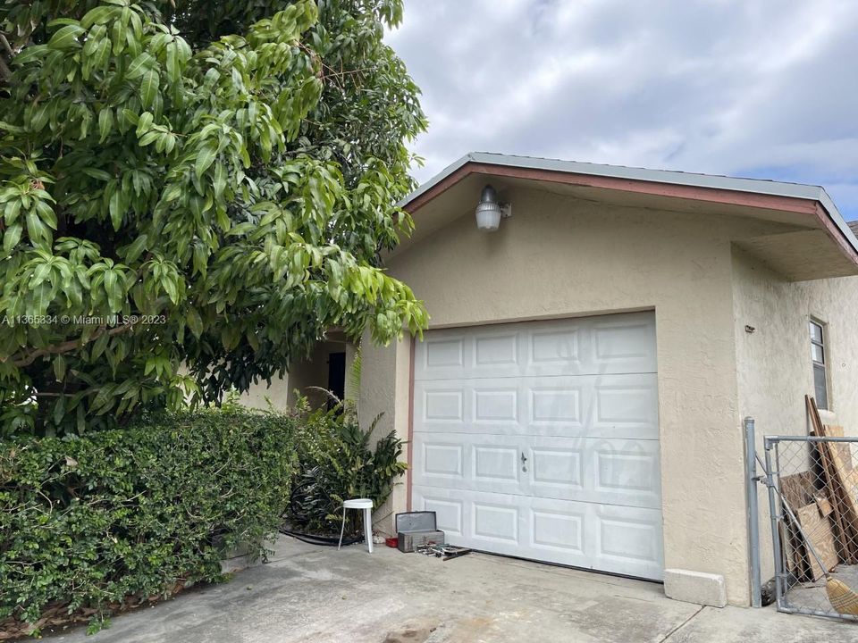 Recently Sold: $375,000 (3 beds, 2 baths, 1367 Square Feet)