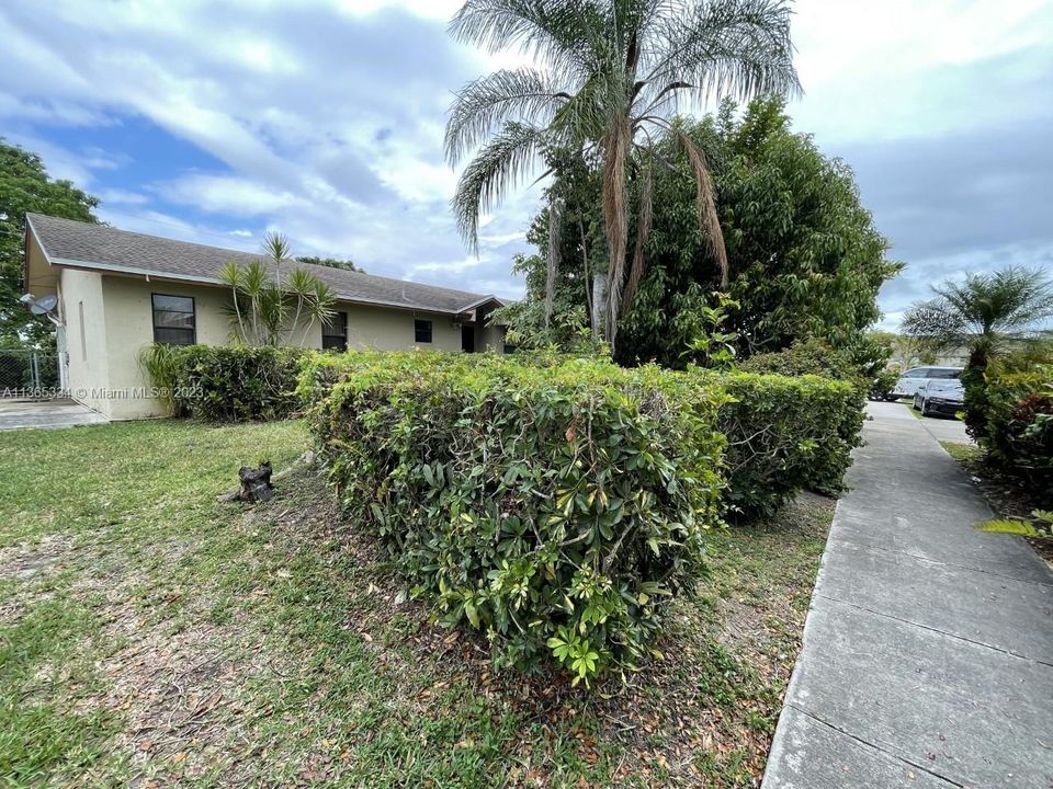 Recently Sold: $375,000 (3 beds, 2 baths, 1367 Square Feet)