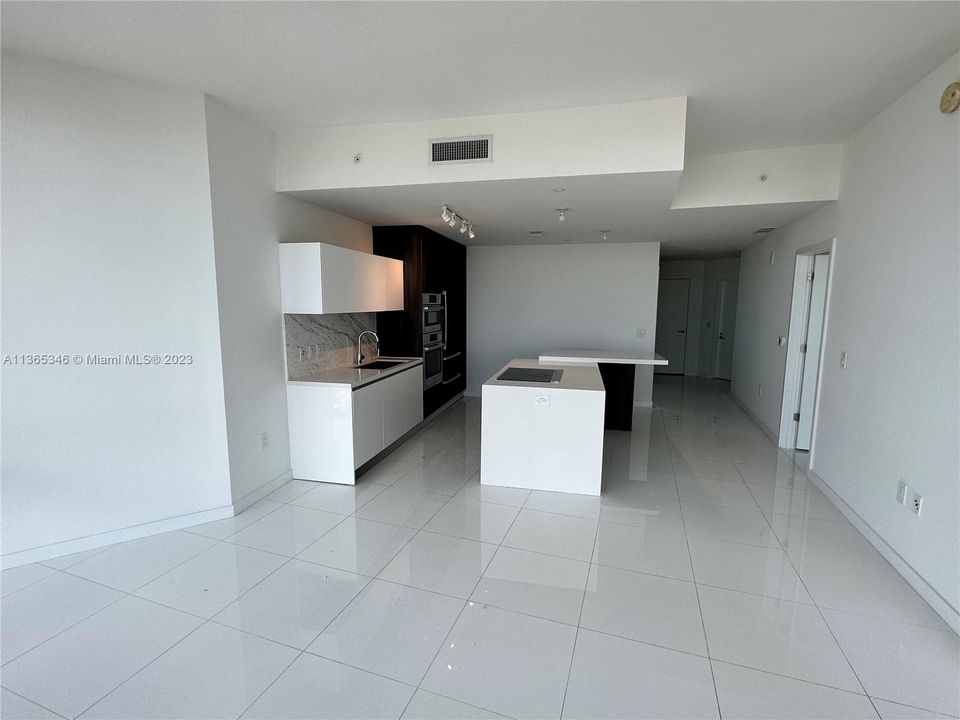 Recientemente alquilado: $4,600 (1 camas, 2 baños, 1185 Pies cuadrados)