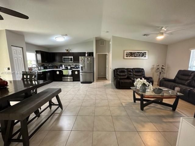 Recently Sold: $364,995 (3 beds, 2 baths, 1348 Square Feet)
