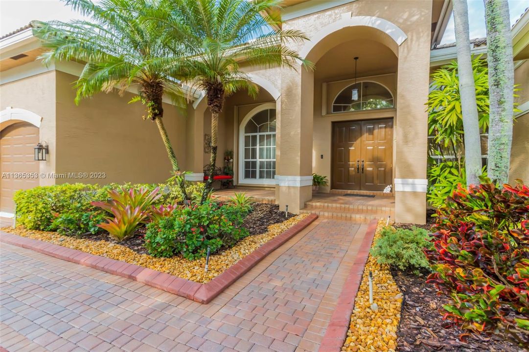 Recently Sold: $1,150,000 (6 beds, 3 baths, 3766 Square Feet)