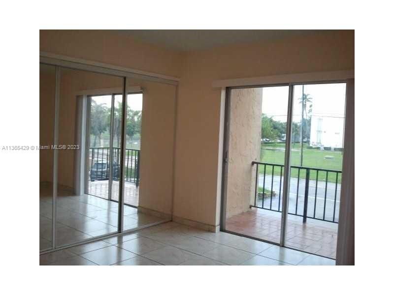 最近售出: $96,000 (2 贝兹, 1 浴室, 800 平方英尺)