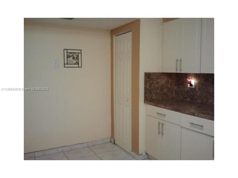 最近售出: $96,000 (2 贝兹, 1 浴室, 800 平方英尺)