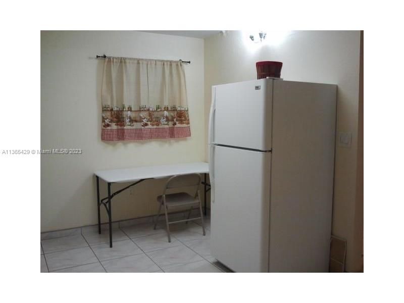 最近售出: $96,000 (2 贝兹, 1 浴室, 800 平方英尺)