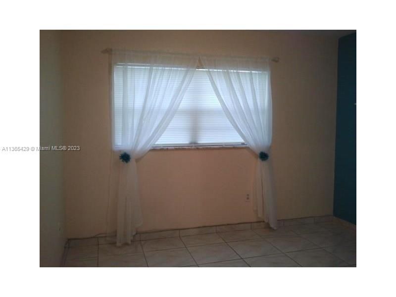 最近售出: $96,000 (2 贝兹, 1 浴室, 800 平方英尺)