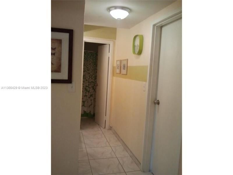 最近售出: $96,000 (2 贝兹, 1 浴室, 800 平方英尺)