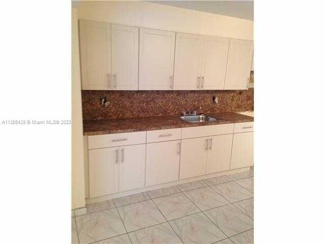 最近售出: $96,000 (2 贝兹, 1 浴室, 800 平方英尺)