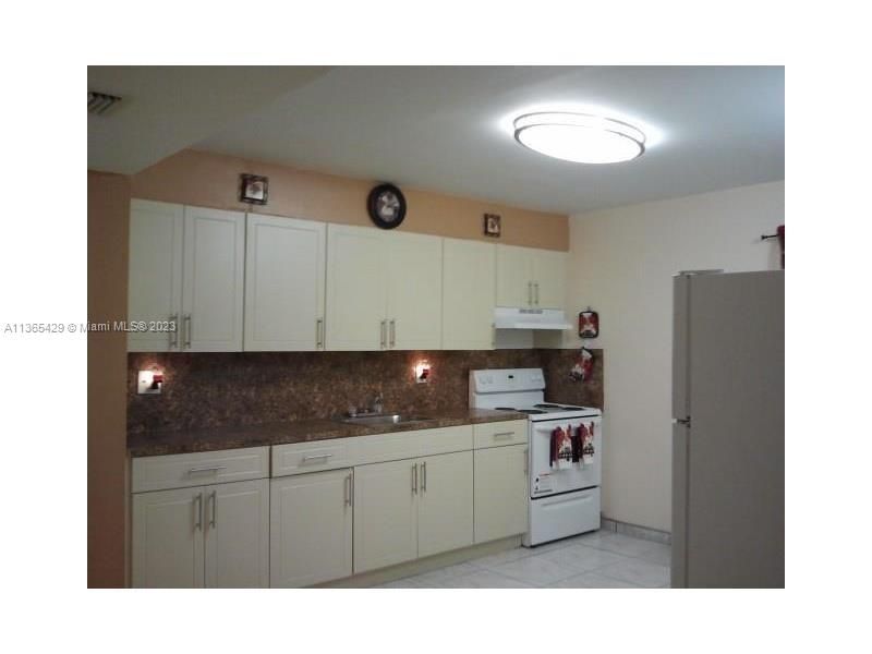 最近售出: $96,000 (2 贝兹, 1 浴室, 800 平方英尺)