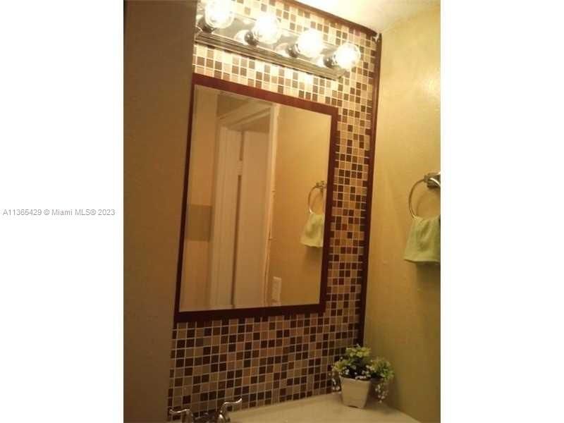 最近售出: $96,000 (2 贝兹, 1 浴室, 800 平方英尺)