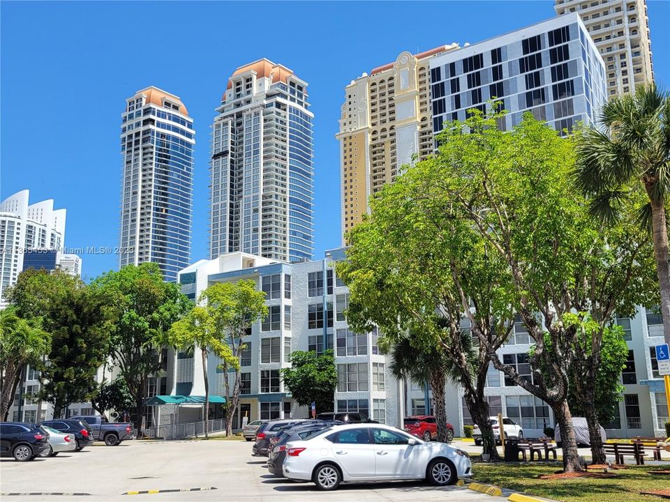 Recently Sold: $385,000 (2 beds, 2 baths, 892 Square Feet)