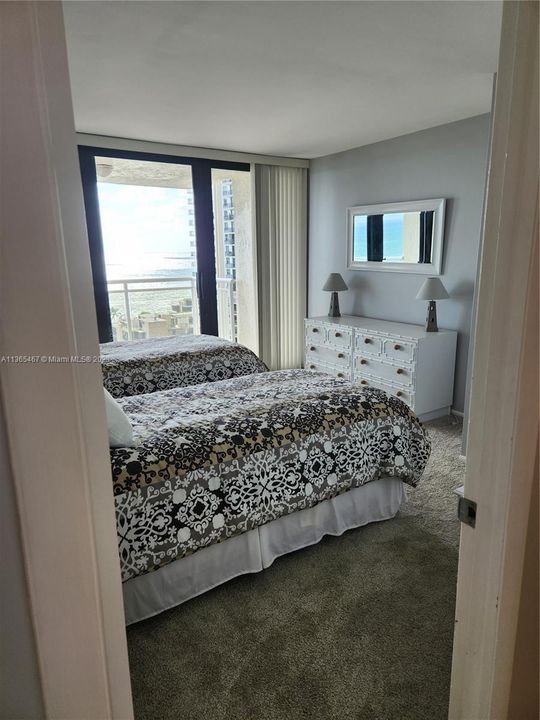 Guest bedroom w/ocean view