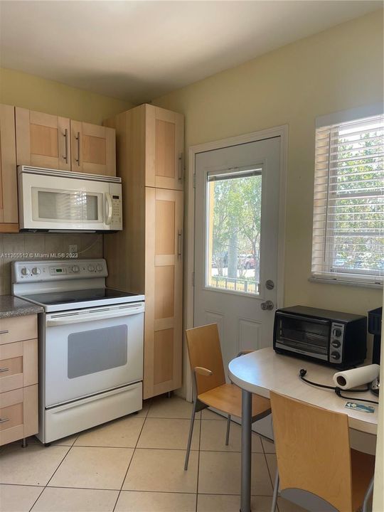 Recently Rented: $1,850 (1 beds, 1 baths, 800 Square Feet)