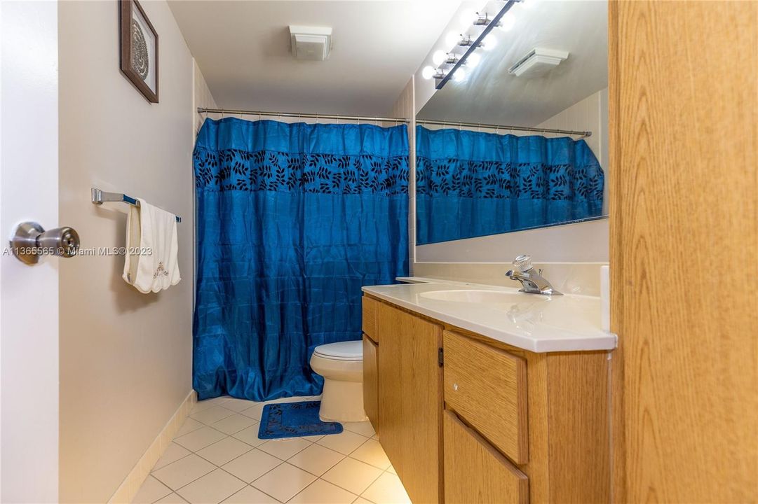 最近售出: $295,000 (2 贝兹, 2 浴室, 1236 平方英尺)