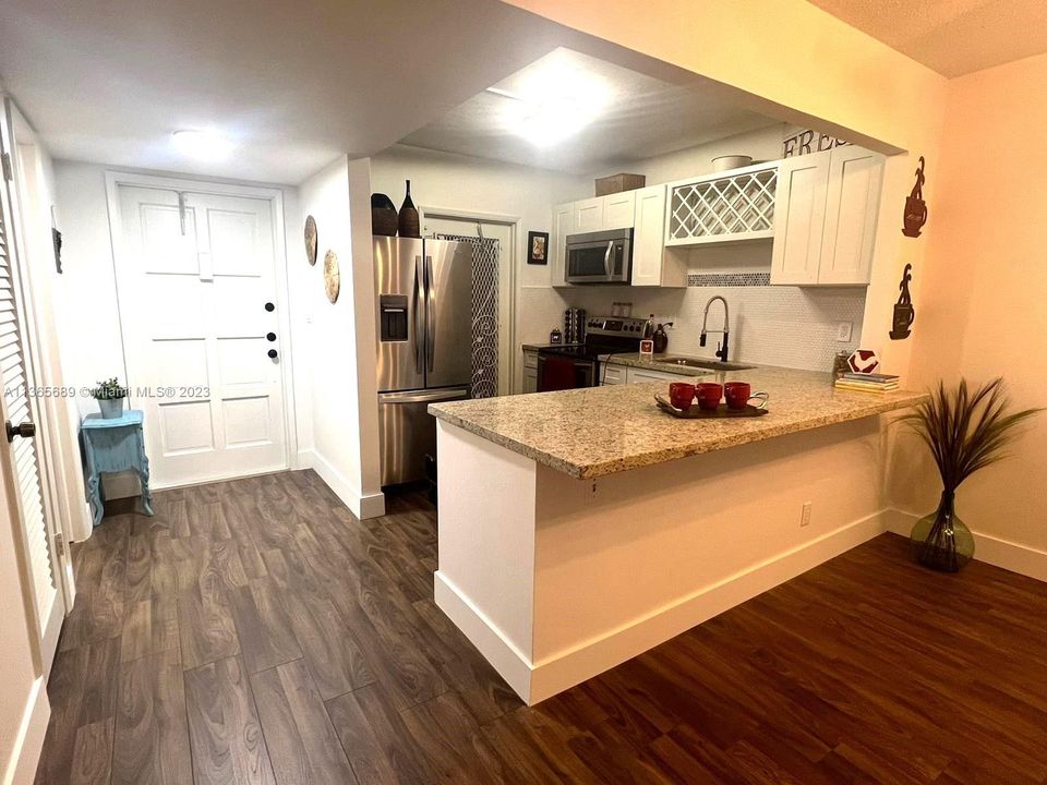 Recently Sold: $179,900 (1 beds, 1 baths, 775 Square Feet)
