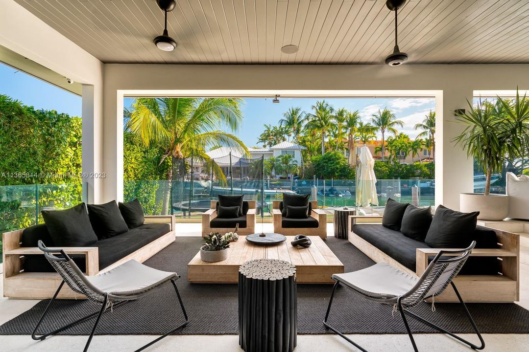 Recently Sold: $12,600,000 (7 beds, 7 baths, 4657 Square Feet)