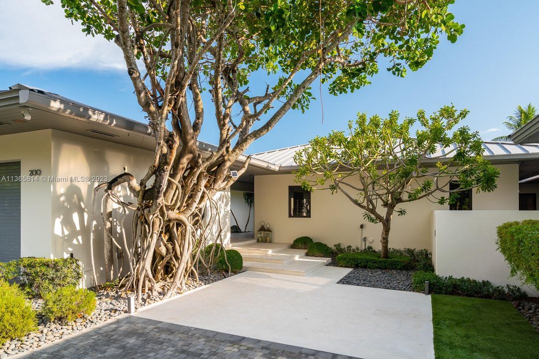 Recently Sold: $12,600,000 (7 beds, 7 baths, 4657 Square Feet)