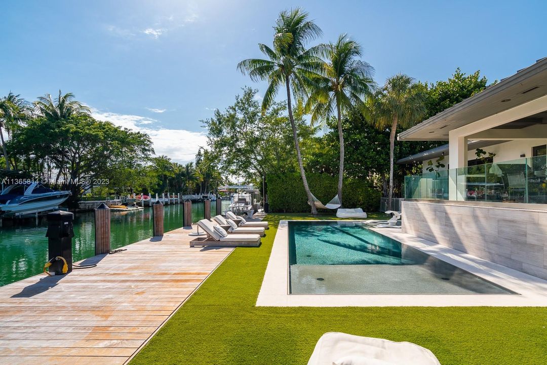 Recently Sold: $12,600,000 (7 beds, 7 baths, 4657 Square Feet)