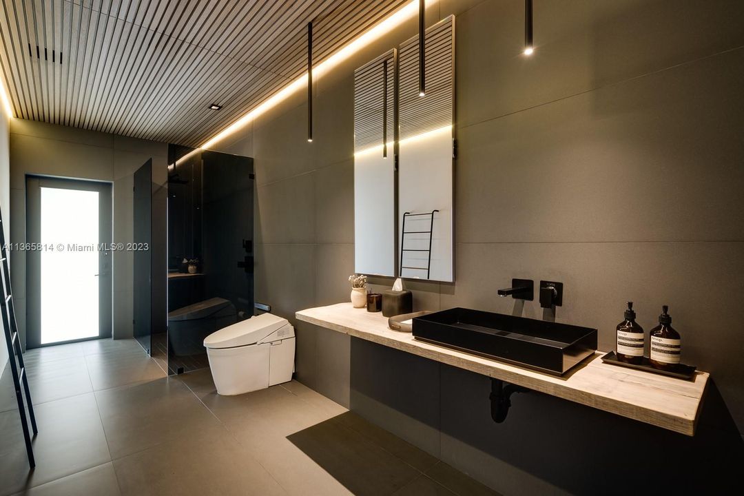 Recently Sold: $12,600,000 (7 beds, 7 baths, 4657 Square Feet)