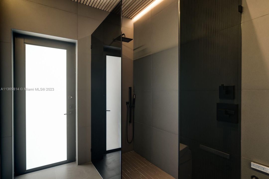 Recently Sold: $12,600,000 (7 beds, 7 baths, 4657 Square Feet)