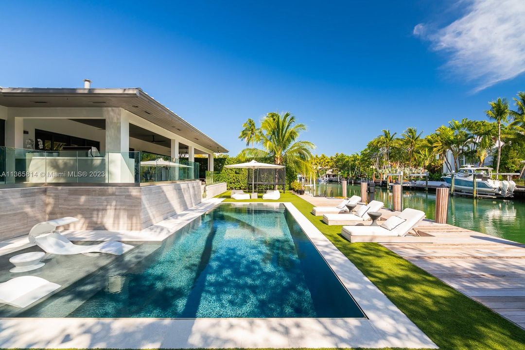 Recently Sold: $12,600,000 (7 beds, 7 baths, 4657 Square Feet)