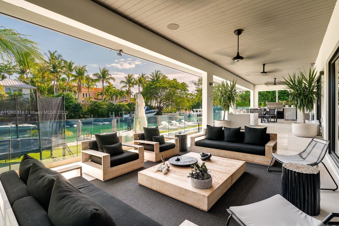 Recently Sold: $12,600,000 (7 beds, 7 baths, 4657 Square Feet)