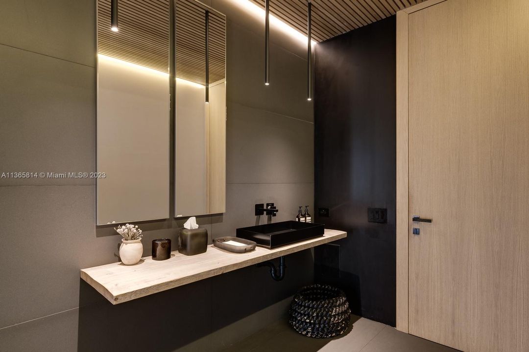 Recently Sold: $12,600,000 (7 beds, 7 baths, 4657 Square Feet)