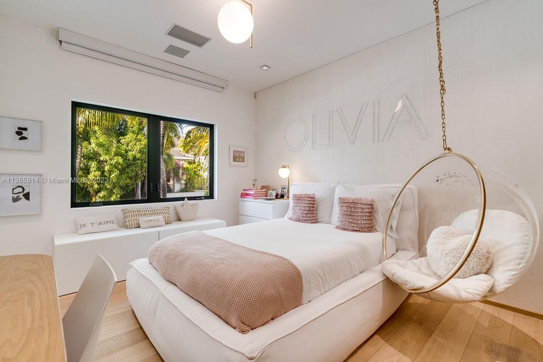 Recently Sold: $12,600,000 (7 beds, 7 baths, 4657 Square Feet)