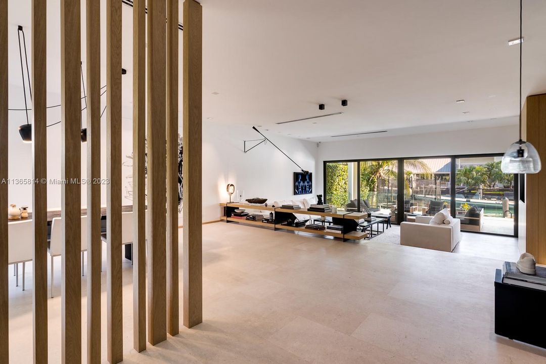 Recently Sold: $12,600,000 (7 beds, 7 baths, 4657 Square Feet)