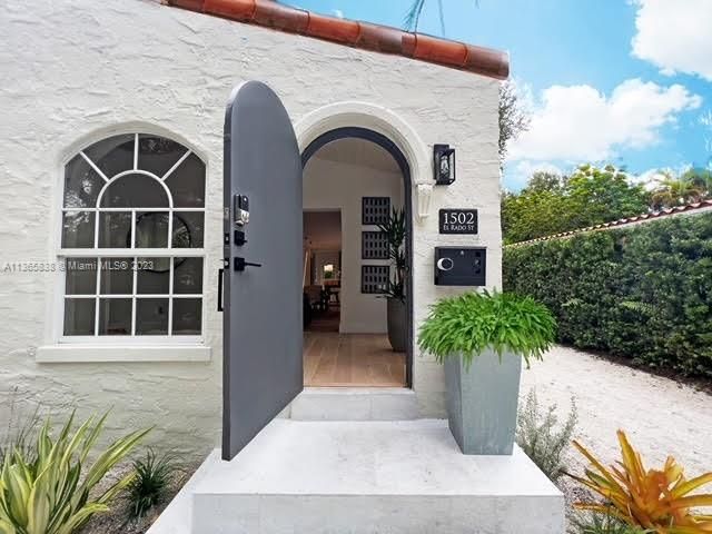 Recently Sold: $1,260,000 (4 beds, 3 baths, 1584 Square Feet)