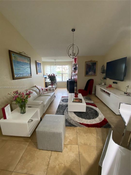 最近租的: $2,200 (2 贝兹, 2 浴室, 1105 平方英尺)