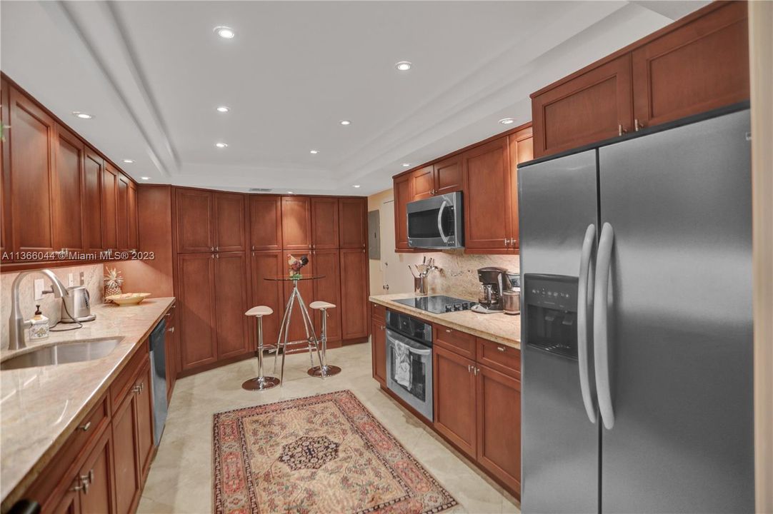 Recently Sold: $1,199,000 (2 beds, 2 baths, 1409 Square Feet)