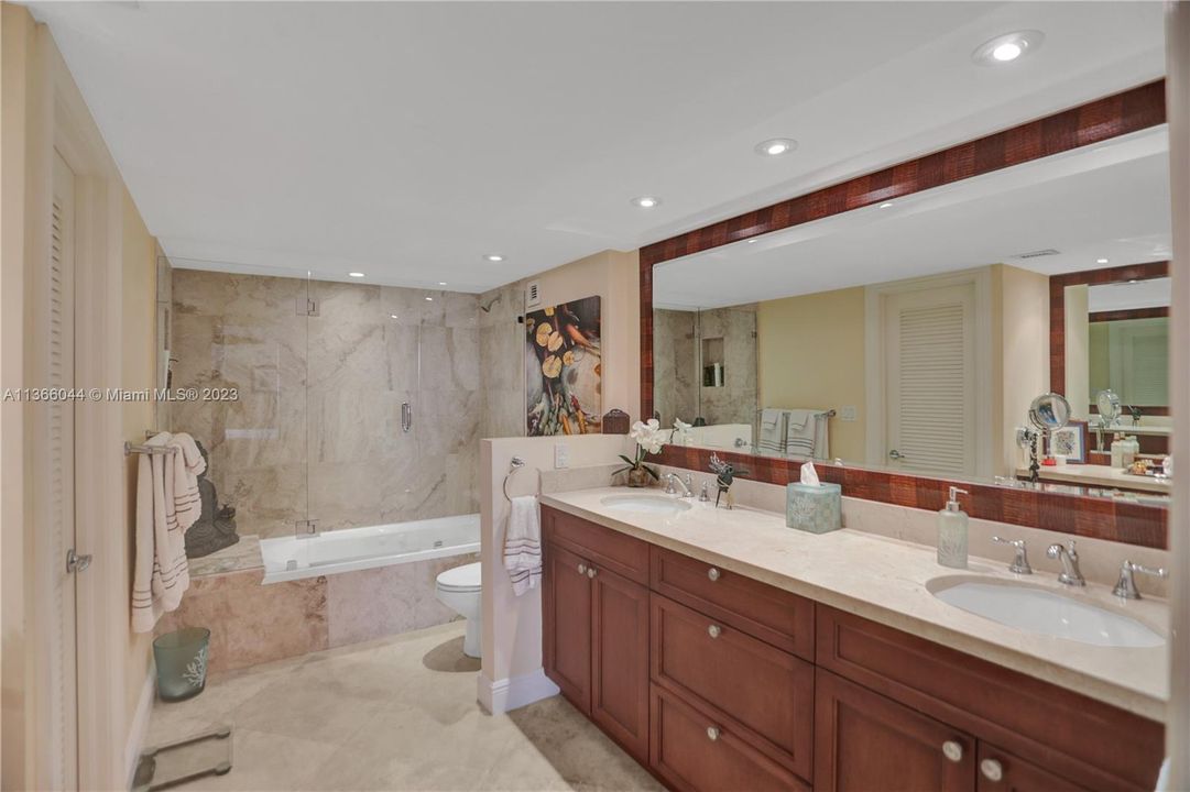 Recently Sold: $1,199,000 (2 beds, 2 baths, 1409 Square Feet)