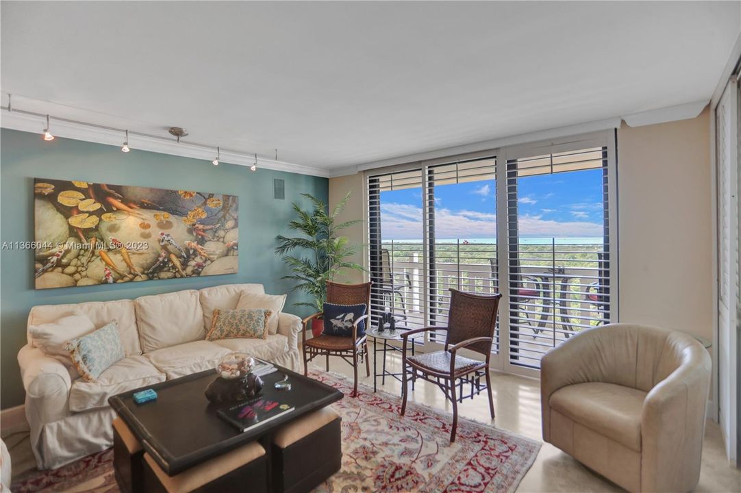 Recently Sold: $1,199,000 (2 beds, 2 baths, 1409 Square Feet)