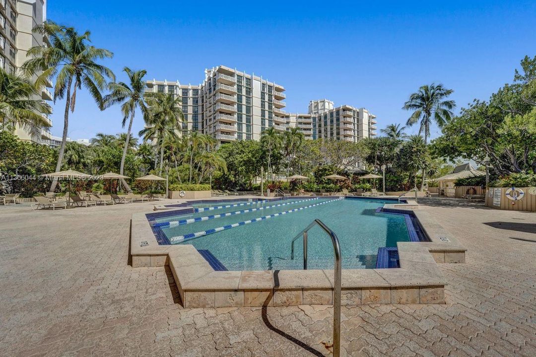 Recently Sold: $1,199,000 (2 beds, 2 baths, 1409 Square Feet)