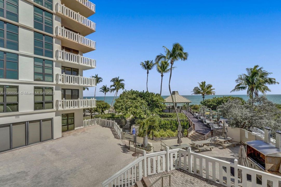 Recently Sold: $1,199,000 (2 beds, 2 baths, 1409 Square Feet)
