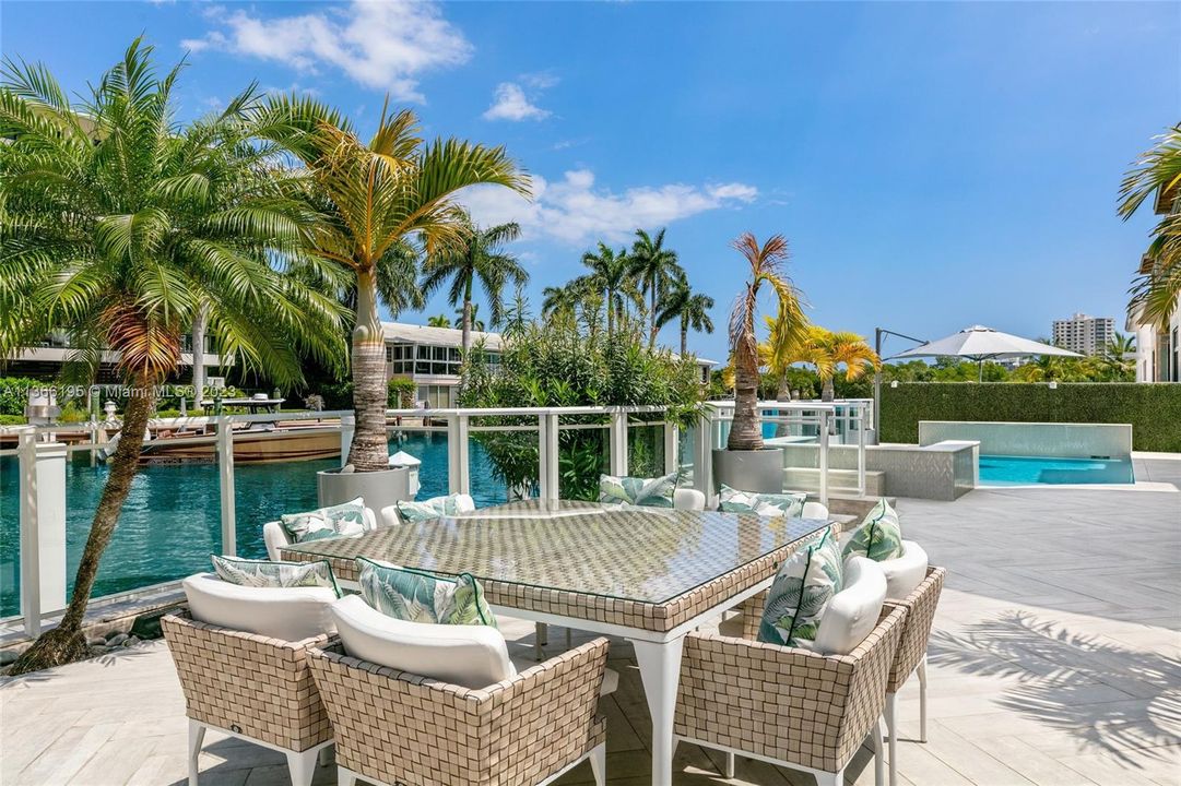Recently Sold: $5,500,000 (7 beds, 8 baths, 7325 Square Feet)