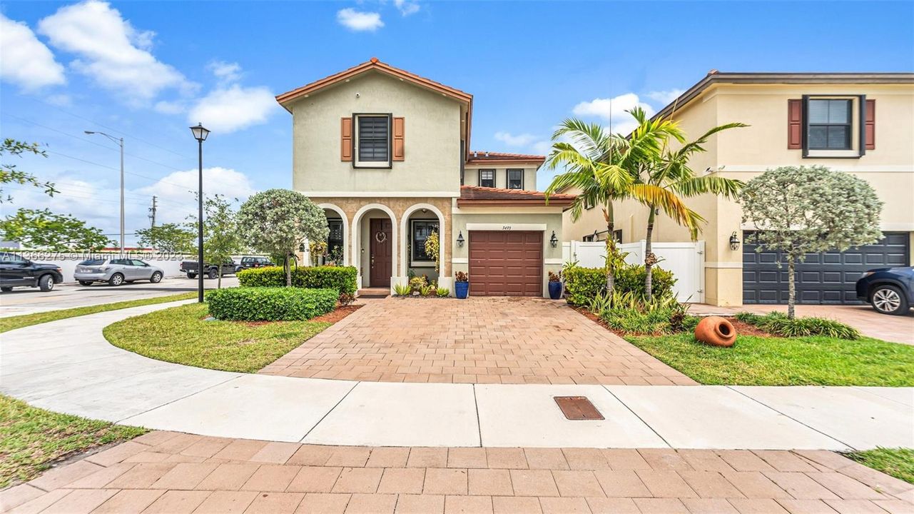 Recently Sold: $675,000 (4 beds, 3 baths, 2571 Square Feet)