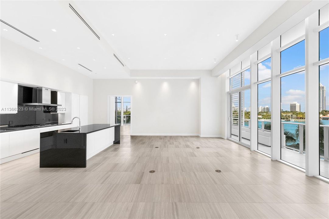 Recently Sold: $5,450,000 (3 beds, 3 baths, 2912 Square Feet)