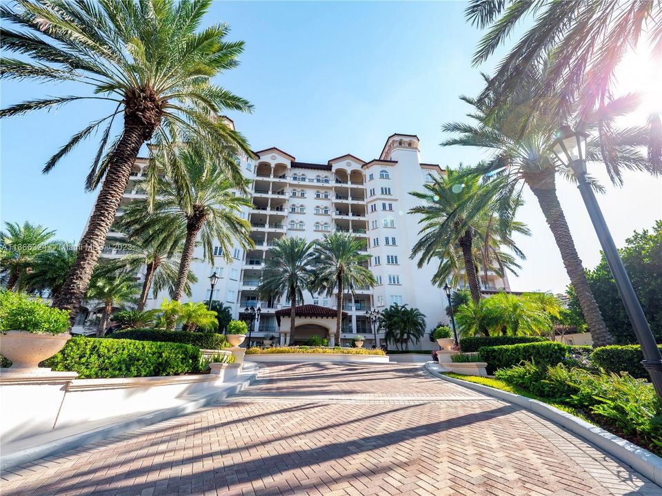 Recently Sold: $12,500,000 (4 beds, 5 baths, 4861 Square Feet)